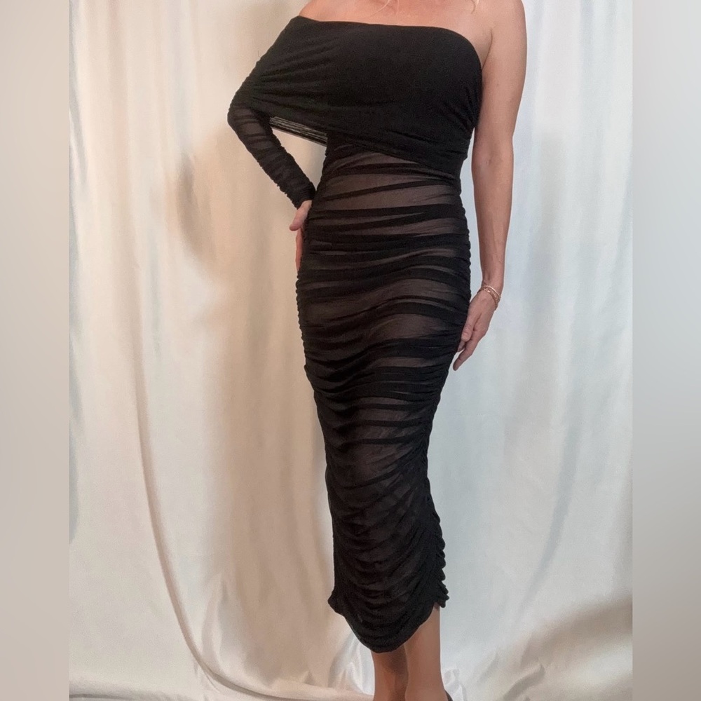 Elegant Black Ruched One-Shoulder Dress